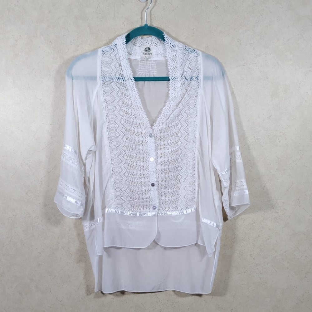 04165 Tiny white cotton with lace 3/4 sleeve high low blouse S